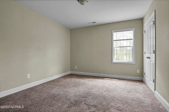 Building Photo - 519 Everett Glades