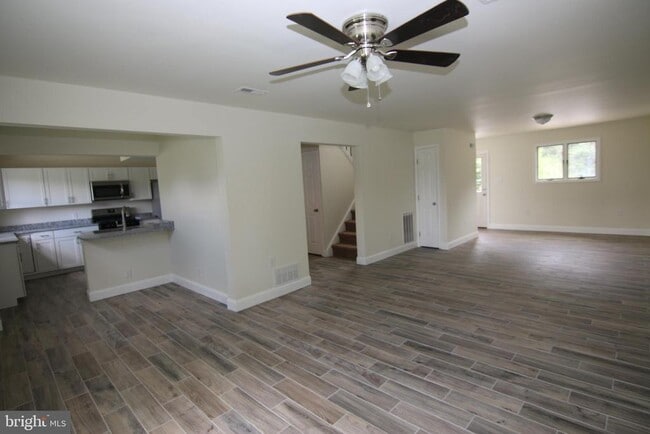 Building Photo - 490 Duck Creek Rd