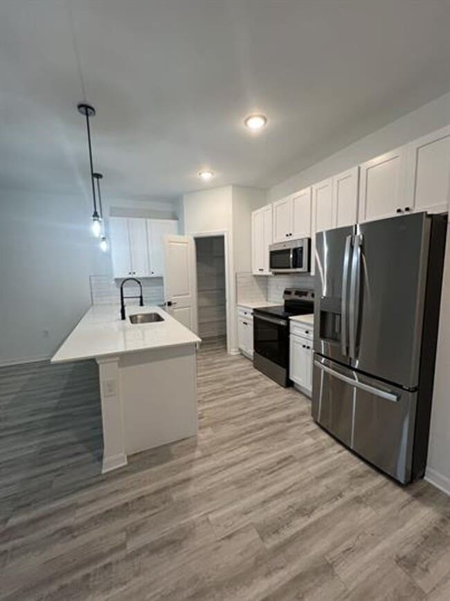 Building Photo - 4214 Santa Barbara Blvd