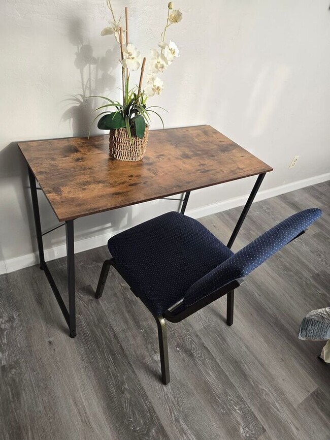 Building Photo - Rooms for Rent – Furnished, Lockable, & Private Backyard! 6 Spots Open.