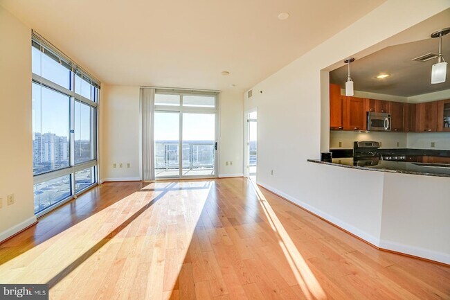 Building Photo - 5750 Bou Ave