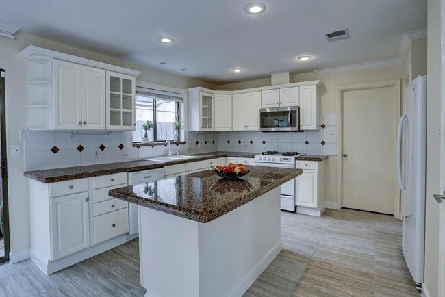Building Photo - 13819 Starhill Ct