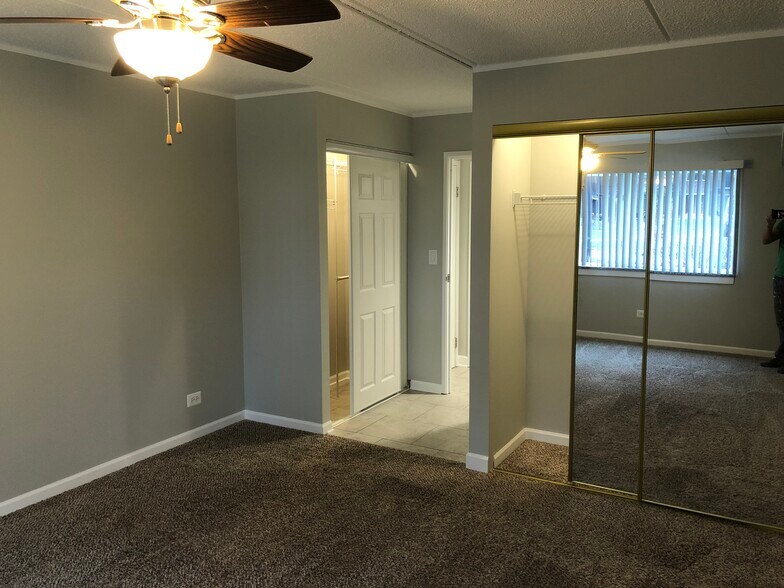 Building Photo - 5S070 Pebblewood Ln