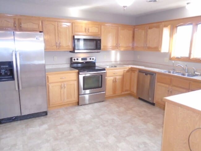 Building Photo - 211 William Dr