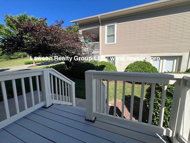 Building Photo - Upscale Three Bedroom in Colonial Green with Garage