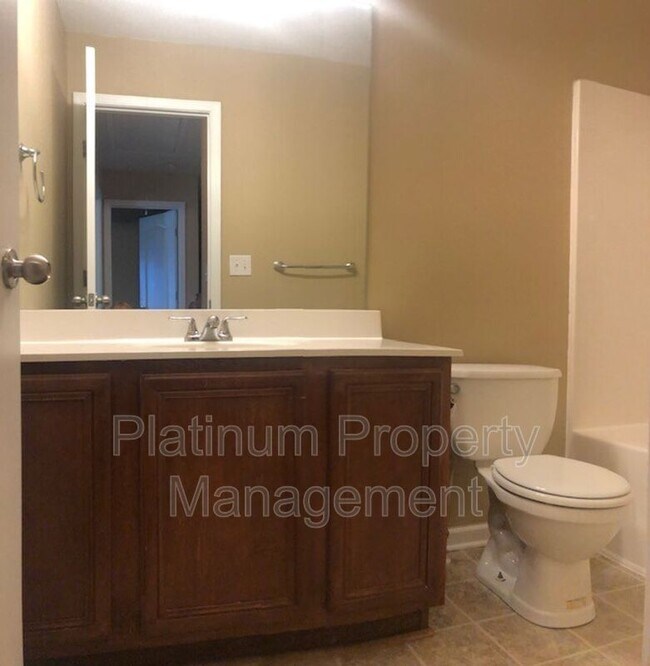 Building Photo - 6583 Silk Tree Pointe