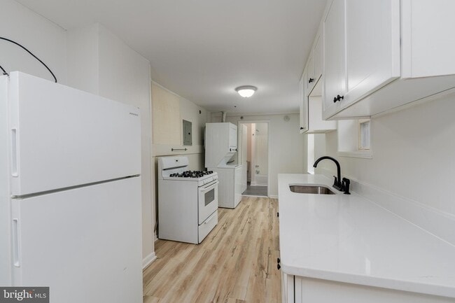 Building Photo - 1722 Eastern Ave