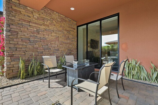 Building Photo - 50070 Vía De Moda