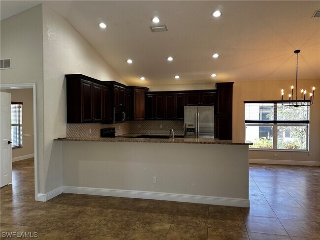 Building Photo - 156 Destiny Cir