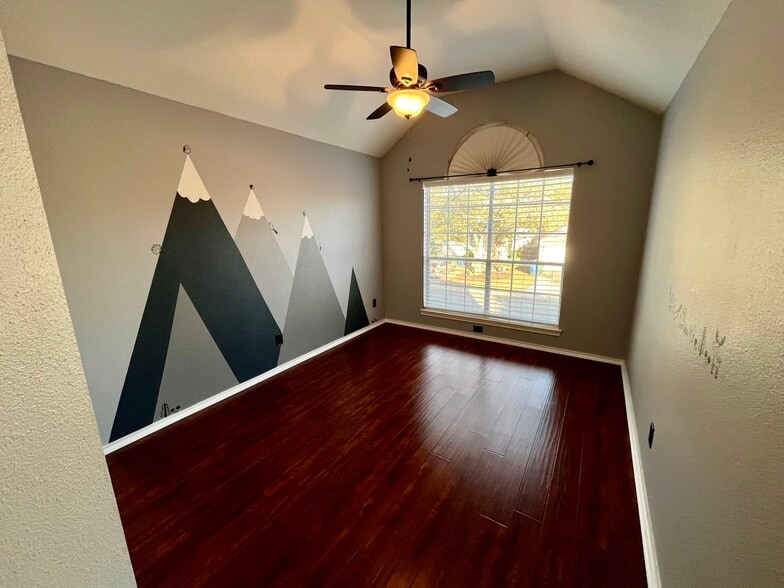 Building Photo - 5810 Spring Sq