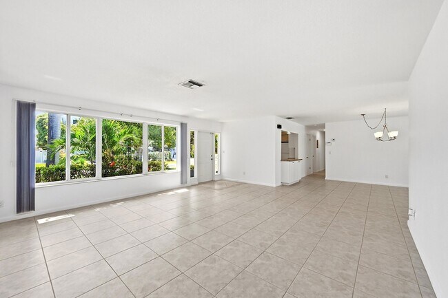 Building Photo - 4454 W Tradewinds Ave