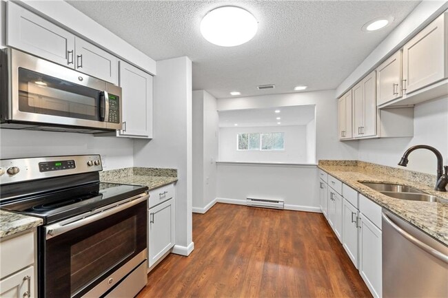 Building Photo - 30 Argyle Ave