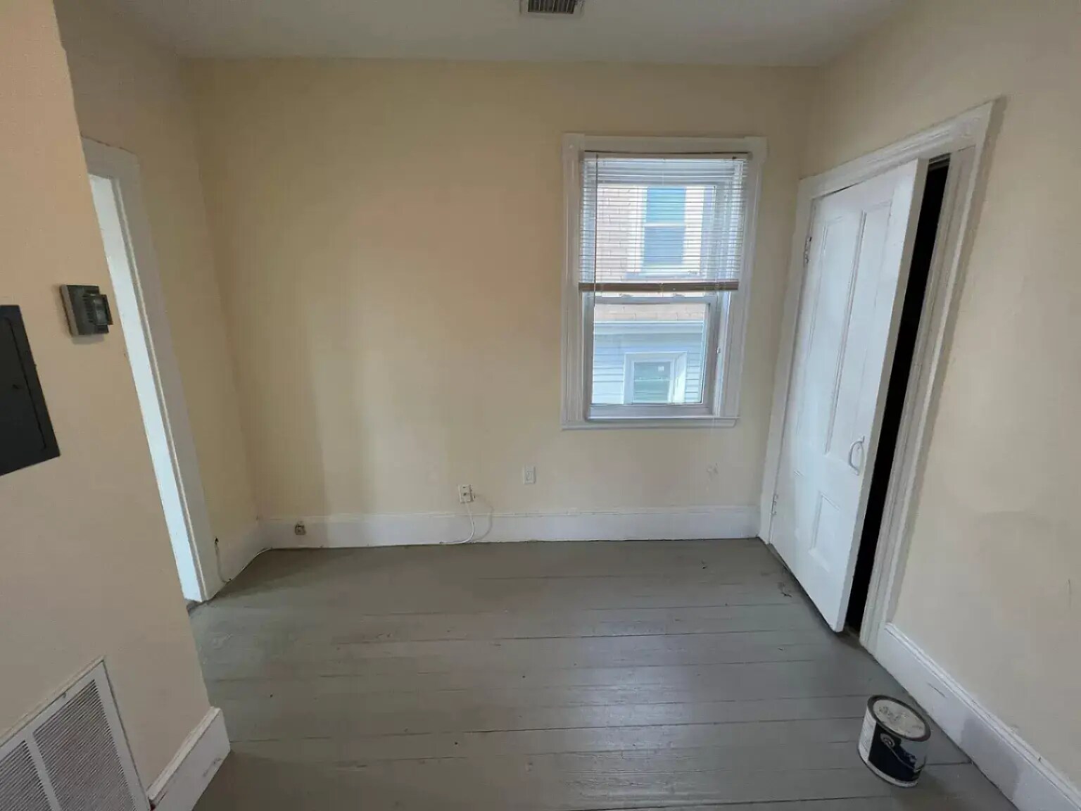 Building Photo - 10 Warren St