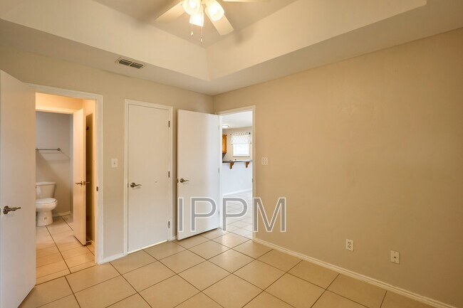 Building Photo - 101 S Taos Blvd