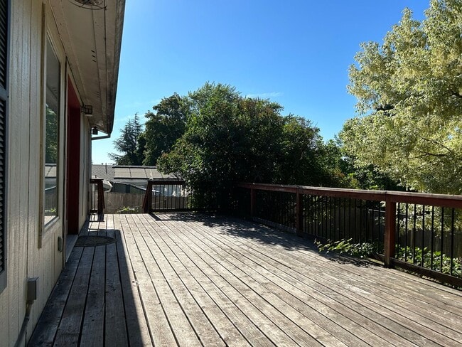Building Photo - 3 Bedroom, 2 Bath House in Dundee- Great L...