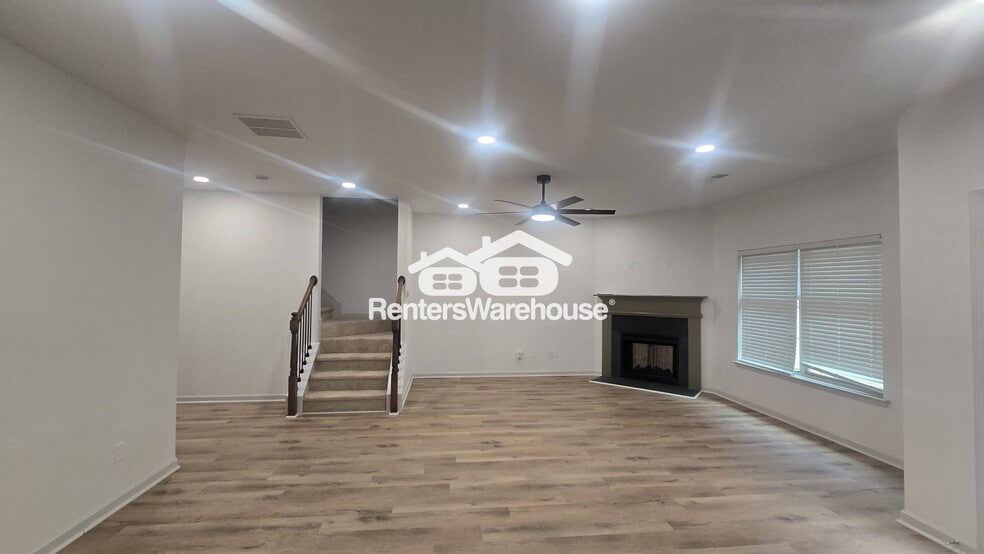 Building Photo - 796 Grenier Terrace NE