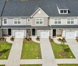 Building Photo - Beautiful 3-Bedroom 2-Baths Home with Garage in Terrell - Pet Friendly!