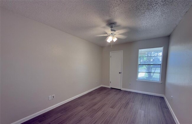 Building Photo - 1614 W Braker Ln