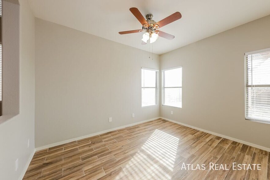 Building Photo - 4929 W Bluefield Ave
