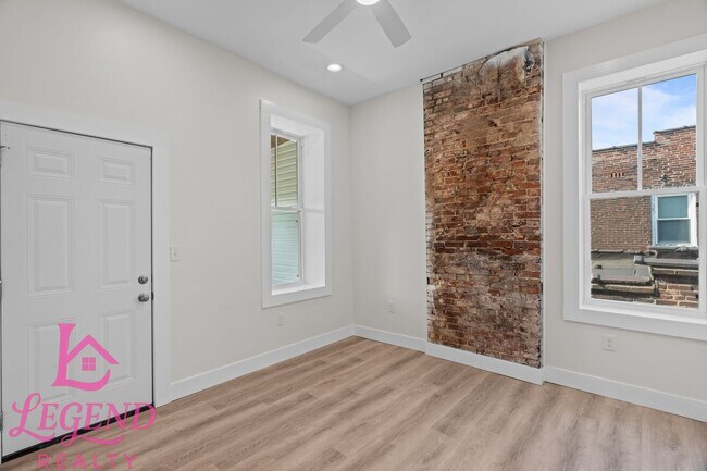Building Photo - 4138 Iowa Ave