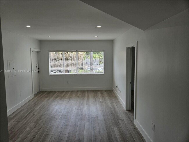 Building Photo - 95 Edgewater Dr