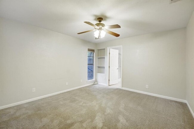 Building Photo - 8504 Mesa Dr