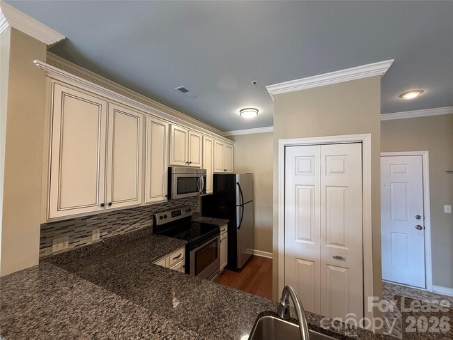 Building Photo - 18009 Kings Point Dr