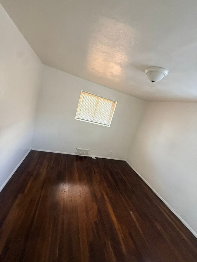 Building Photo - Charming 3 Bedroom 1 Bath Home for Rent Ready 1,300.00 Great Location