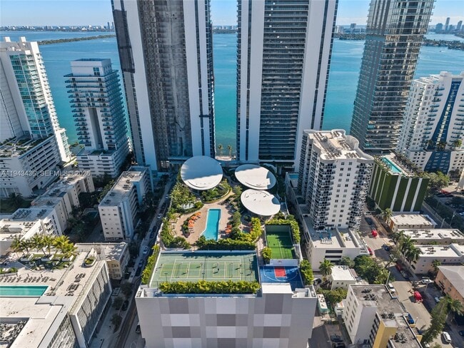 Building Photo - 700 NE 24th St