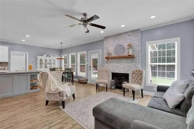 Building Photo - 828 Windsor Oak Cir