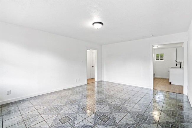 Primary Photo - 7430 Mount St
