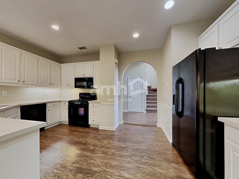 Building Photo - 7270 Wyngate Dr