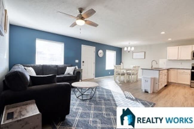 Building Photo - 3 Bedroom, 2.5 Bath townhome in great loca...