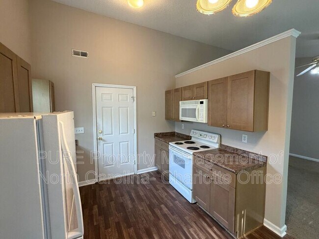 Building Photo - 3385 Hunting Wood Ct