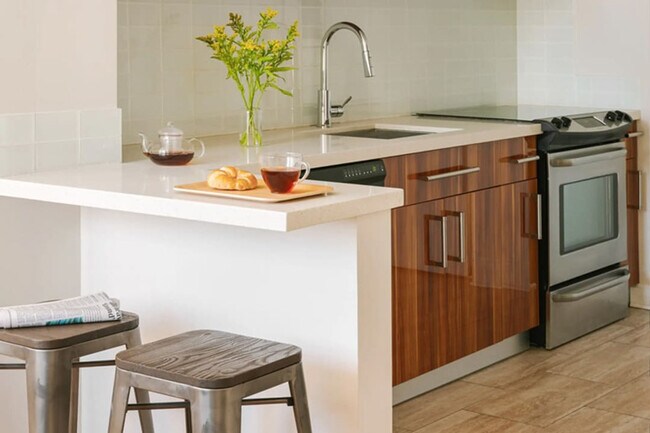 Building Photo - 925 Common St