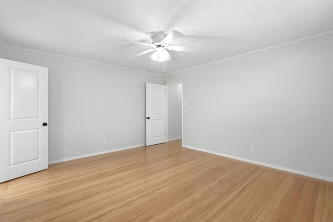 Building Photo - Spacious 2BD/2BA Home with Bonus Huge Room...