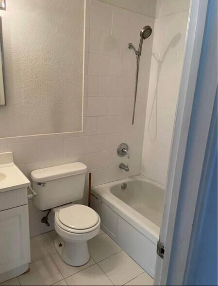 Building Photo - 4623 Goya Pkwy