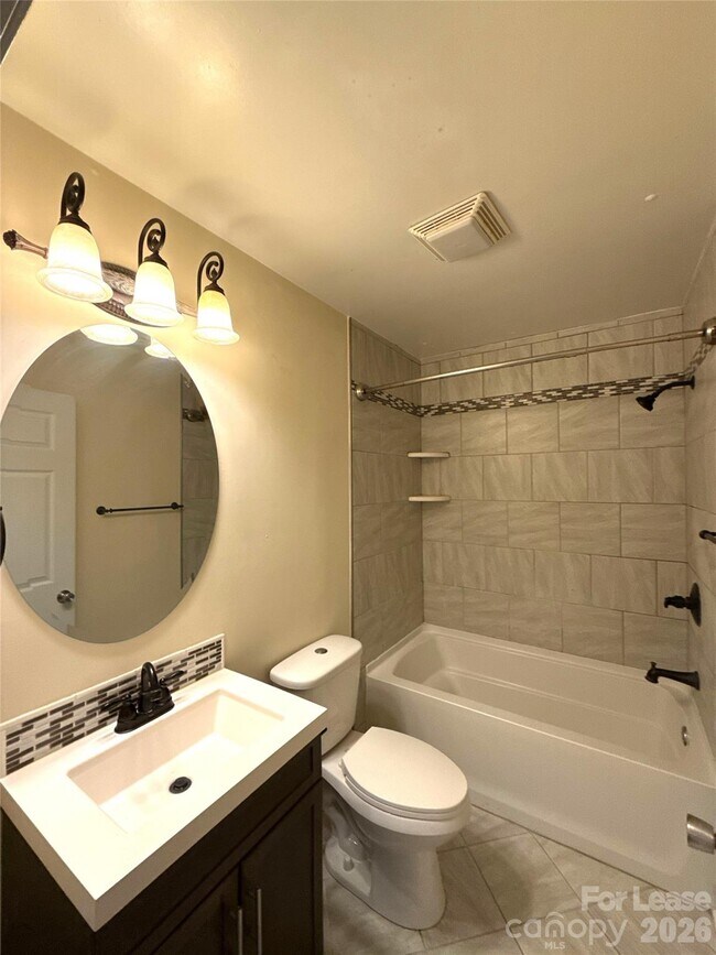 Building Photo - 707 Grandin Rd