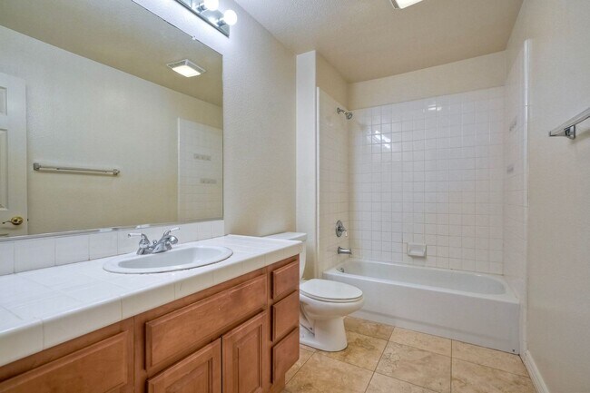 Building Photo - Executive Home with Views!
