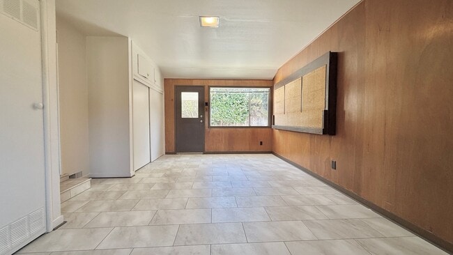 Building Photo - Ranch Style Home with Outdoor Space