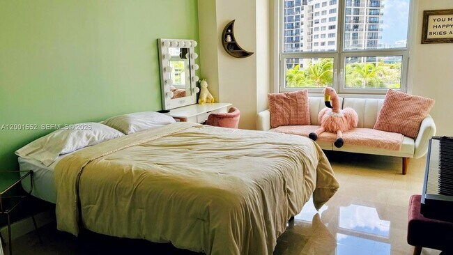 Building Photo - 848 Brickell Key Dr