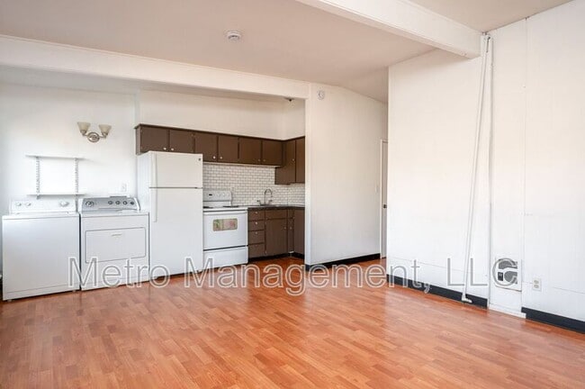 Building Photo - 7180 SE Tolman St