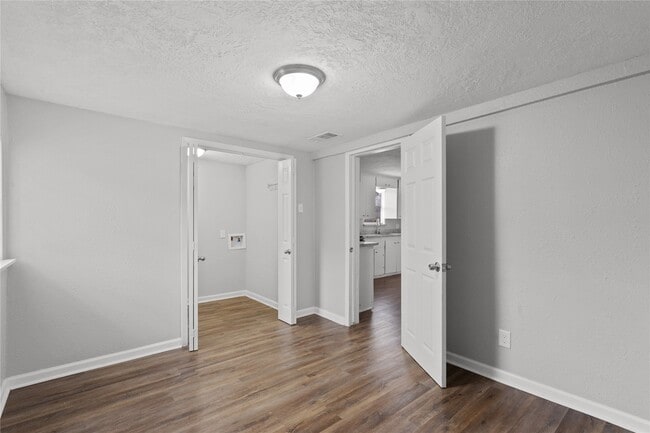 Building Photo - 419 N Parrish St