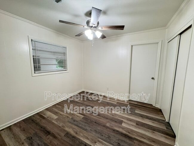 Building Photo - 2127 Wellborn Dr