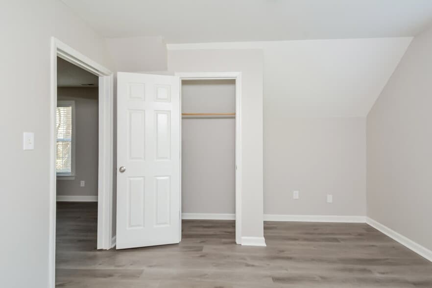 Building Photo - 805 Wallridge Dr