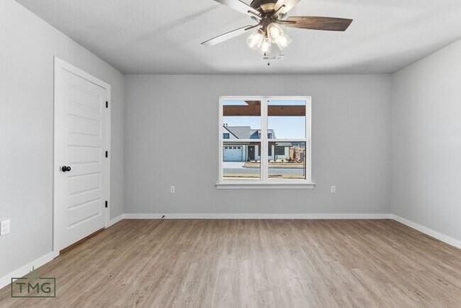 Building Photo - Lawn Care Included! Fully Updated 2 Bed / 2 Bath Duplex – Prime Broken Arrow Location!