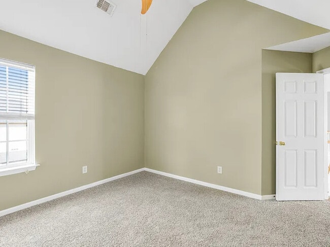 Building Photo - 135 Elba Dr