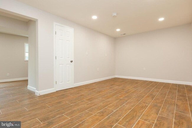 Building Photo - 9004 Roundleaf Way