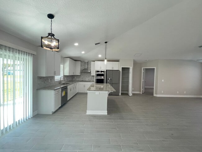 Building Photo - COMING SOON - 4/2.5/2  Home off of California Blvd.