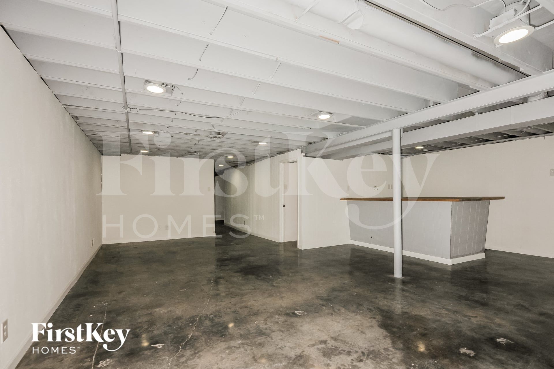 Building Photo - 305 Elmhurst Dr
